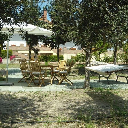 Tra Mare E Monti Daire Santa Giusta Dış mekan fotoğraf