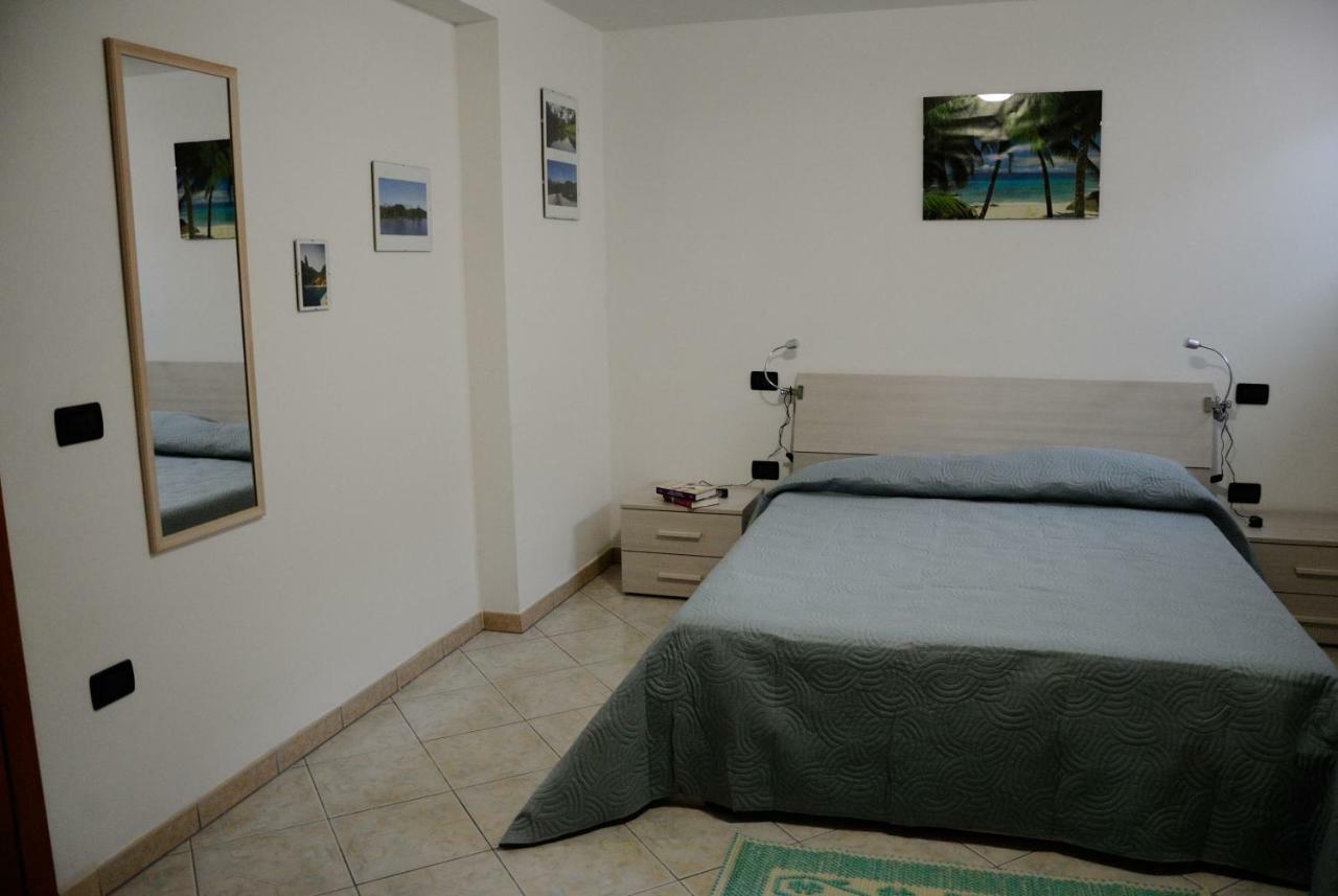 Tra Mare E Monti Daire Santa Giusta Dış mekan fotoğraf