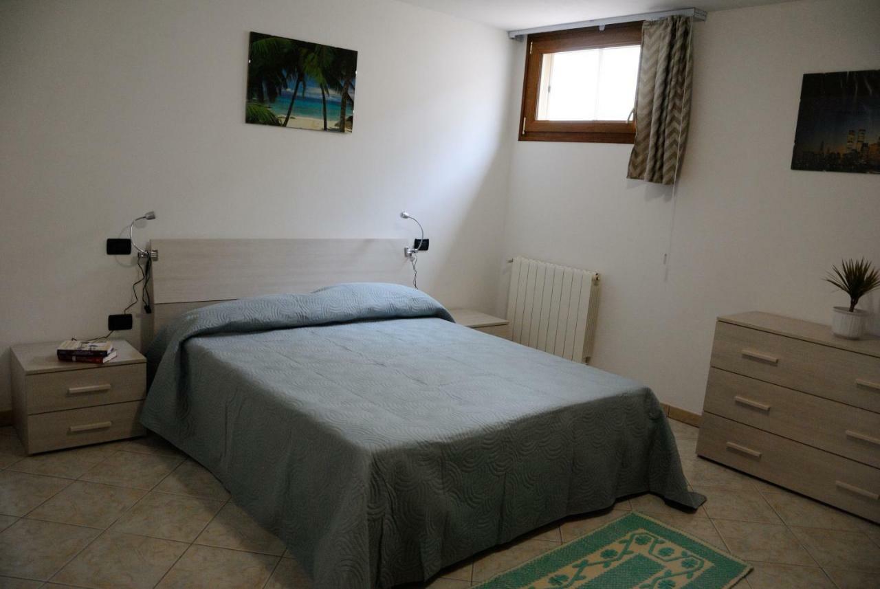 Tra Mare E Monti Daire Santa Giusta Dış mekan fotoğraf