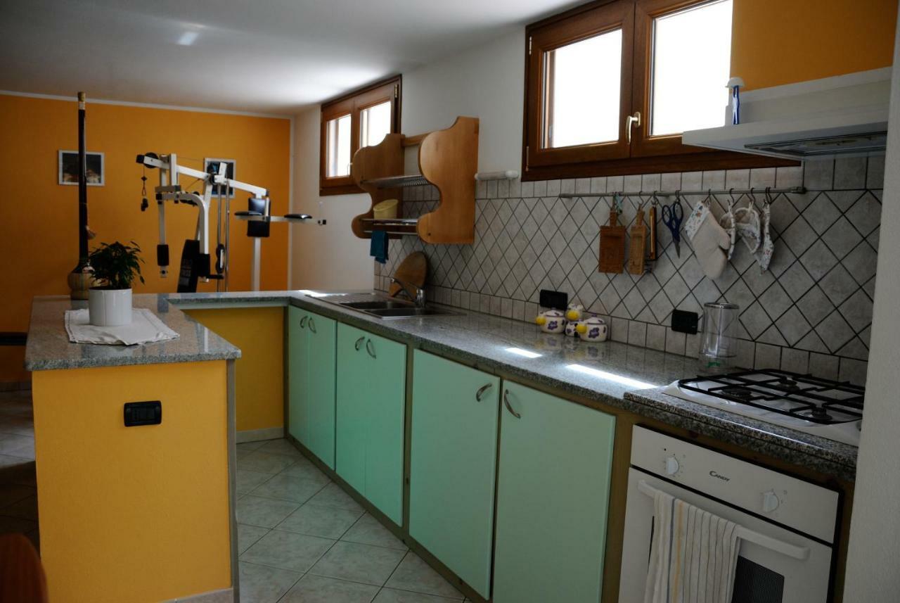 Tra Mare E Monti Daire Santa Giusta Dış mekan fotoğraf