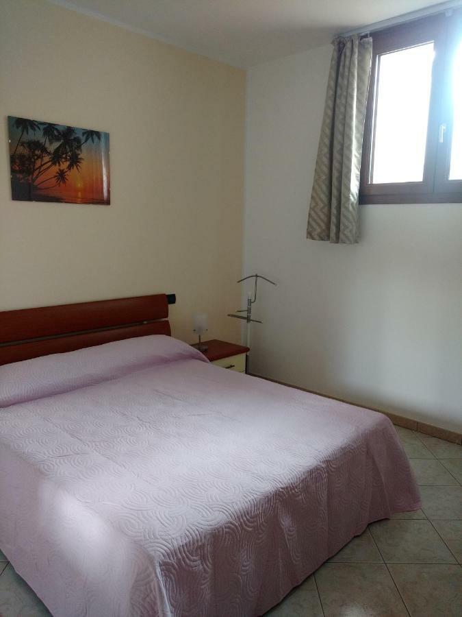 Tra Mare E Monti Daire Santa Giusta Dış mekan fotoğraf