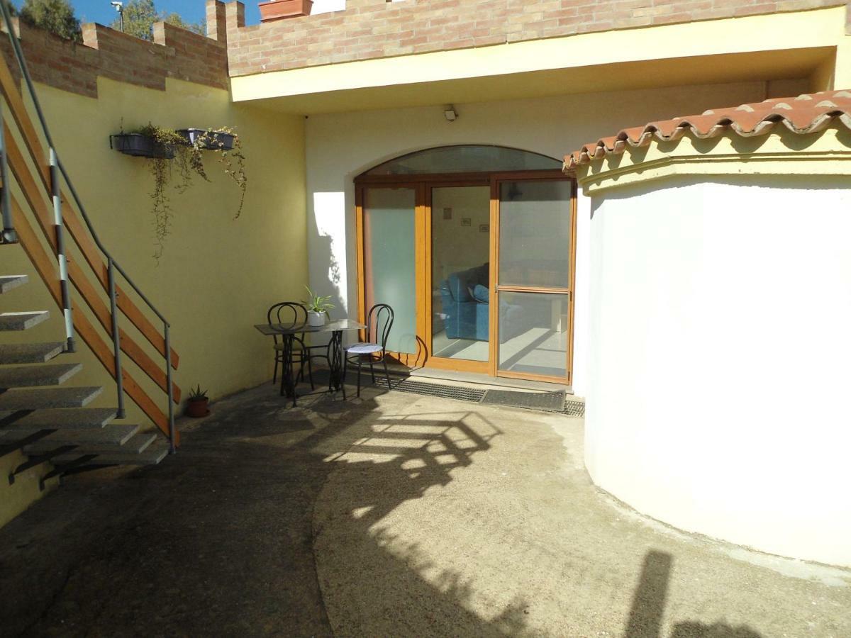 Tra Mare E Monti Daire Santa Giusta Dış mekan fotoğraf
