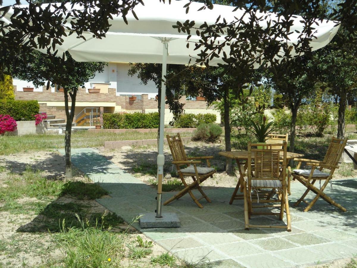 Tra Mare E Monti Daire Santa Giusta Dış mekan fotoğraf