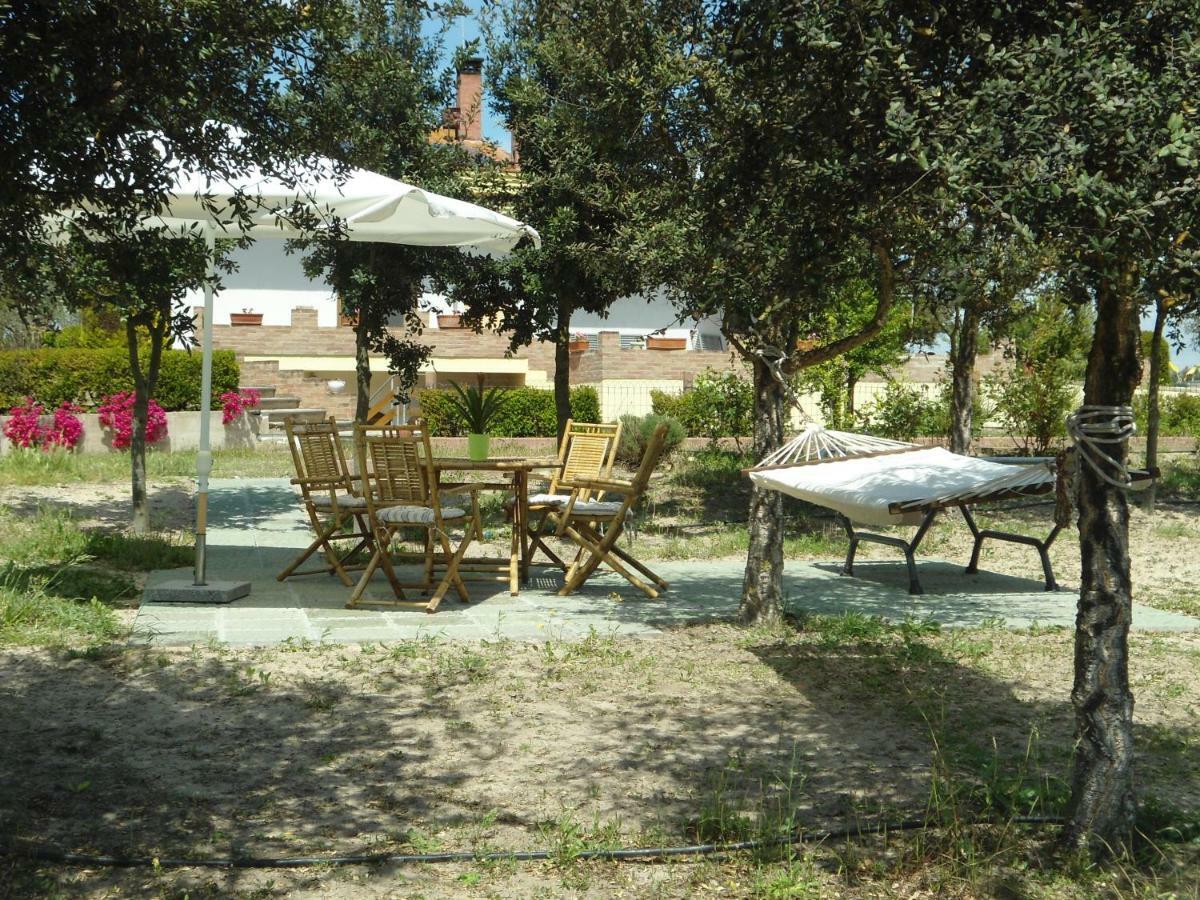 Tra Mare E Monti Daire Santa Giusta Dış mekan fotoğraf