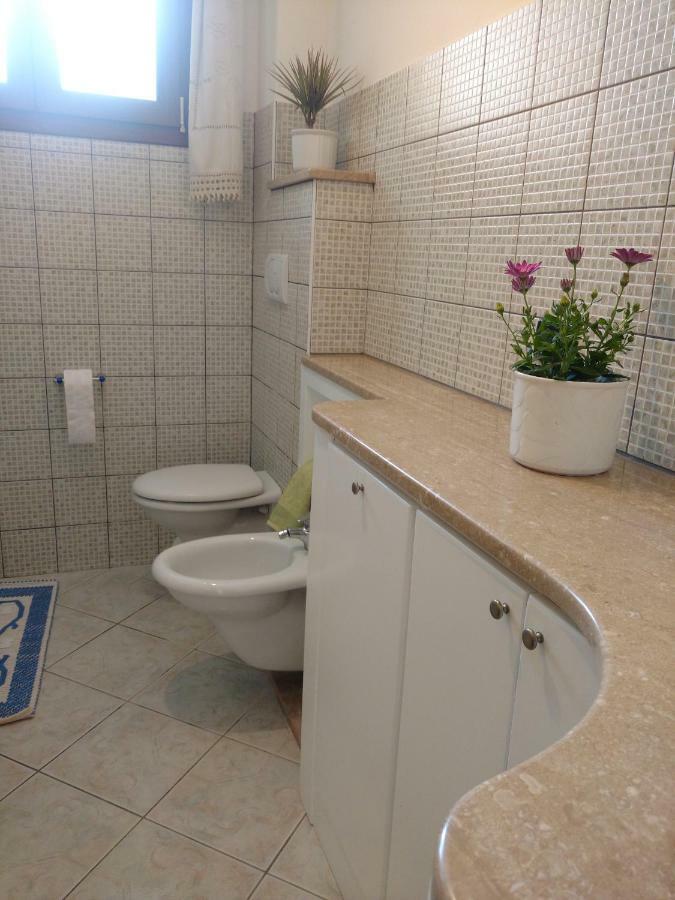 Tra Mare E Monti Daire Santa Giusta Dış mekan fotoğraf